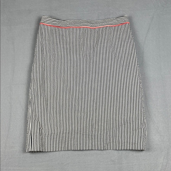 J. Crew Dresses & Skirts - J. Crew Seersucker Black and White Striped Pencil Skirt
Size: 00